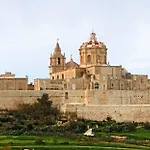 With Stunning Seaviews Appartement Sliema