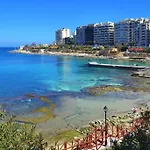 With Stunning Seaviews Appartement