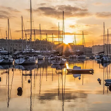 With Stunning Seaviews Apartament