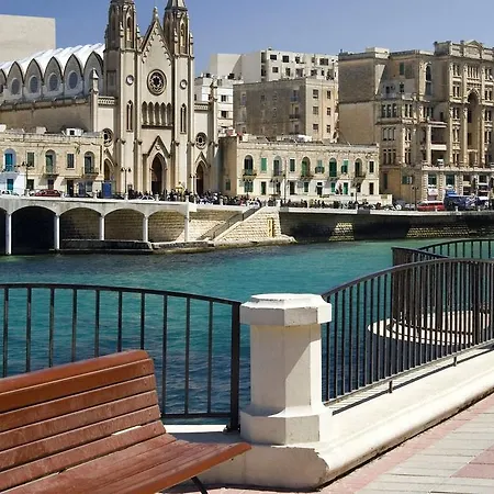 With Stunning Seaviews Apartament Sliema