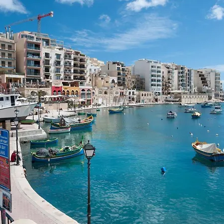 Apartment With Stunning Seaviews