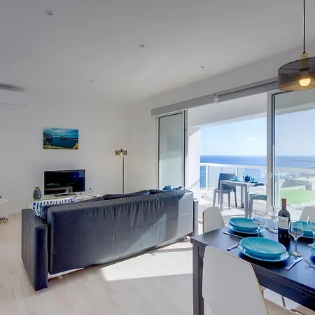 With Stunning Seaviews Appartement