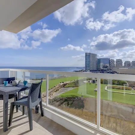With Stunning Seaviews * Sliema