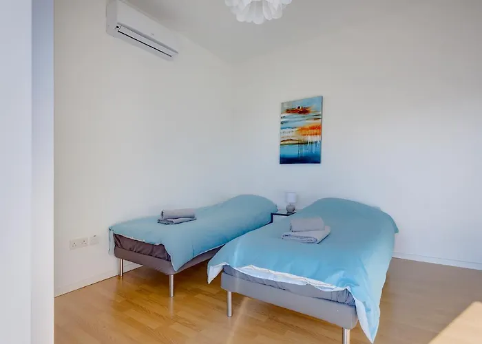 With Stunning Seaviews *