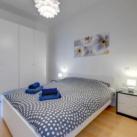 With Stunning Seaviews Апартаменты