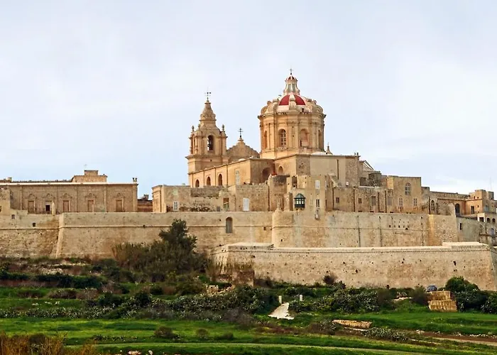 With Stunning Seaviews Daire Sliema