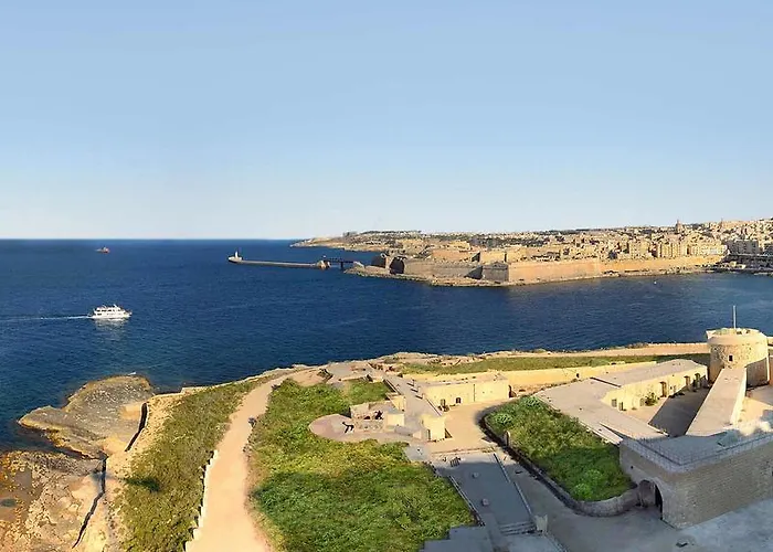 With Stunning Seaviews Daire