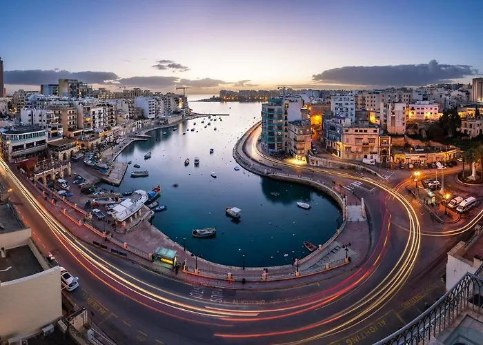 With Stunning Seaviews Daire *