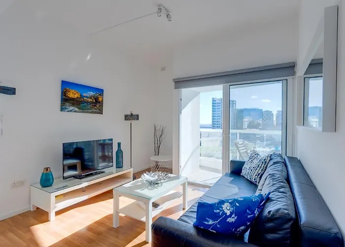 With Stunning Seaviews Daire