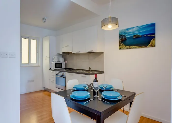 With Stunning Seaviews Daire *