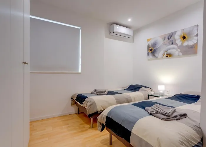 With Stunning Seaviews Daire