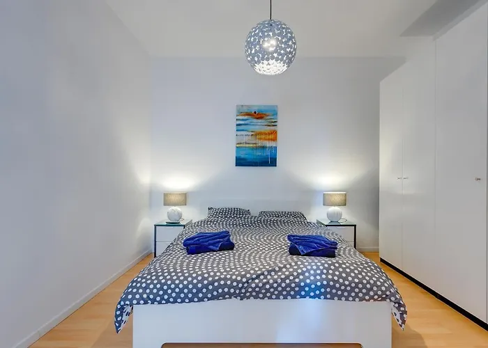 With Stunning Seaviews Daire *