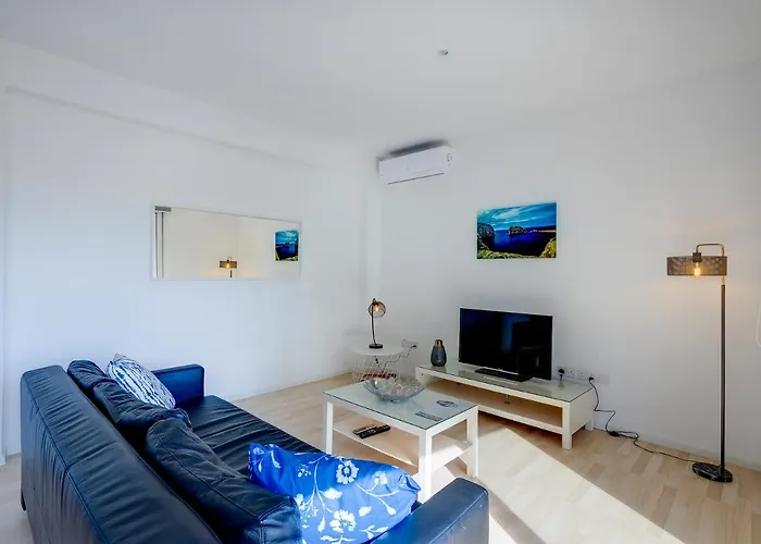 With Stunning Seaviews Daire Sliema