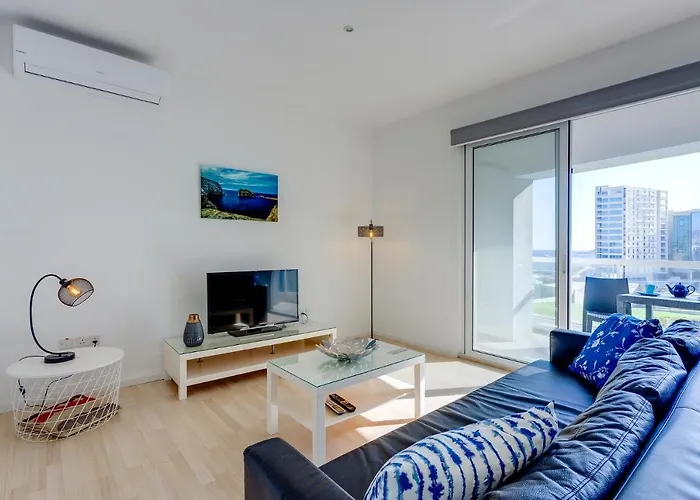 With Stunning Seaviews * Sliema