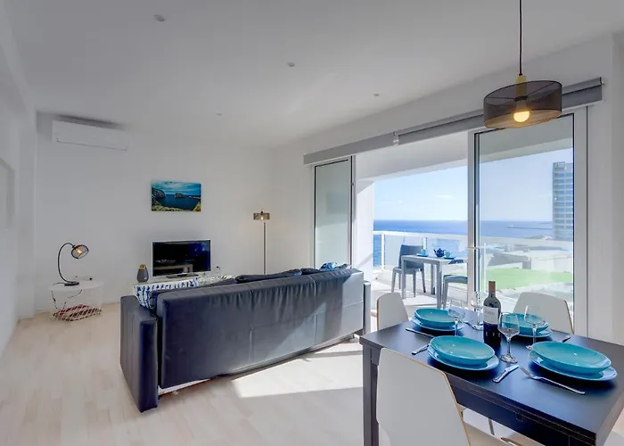 With Stunning Seaviews Daire