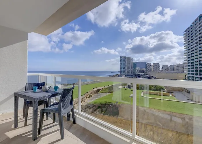 With Stunning Seaviews * Sliema