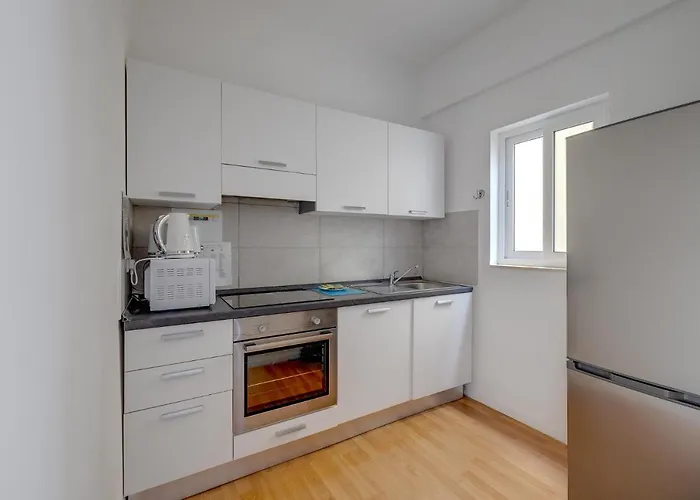 With Stunning Seaviews Daire *