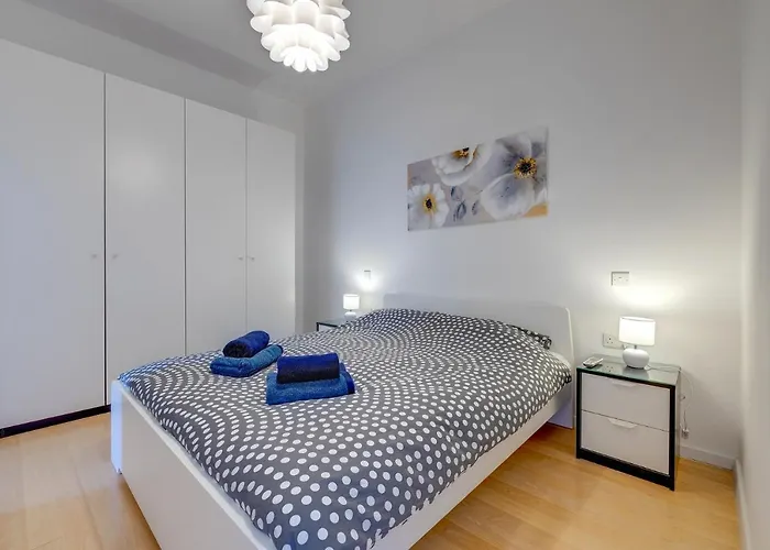 With Stunning Seaviews Daire