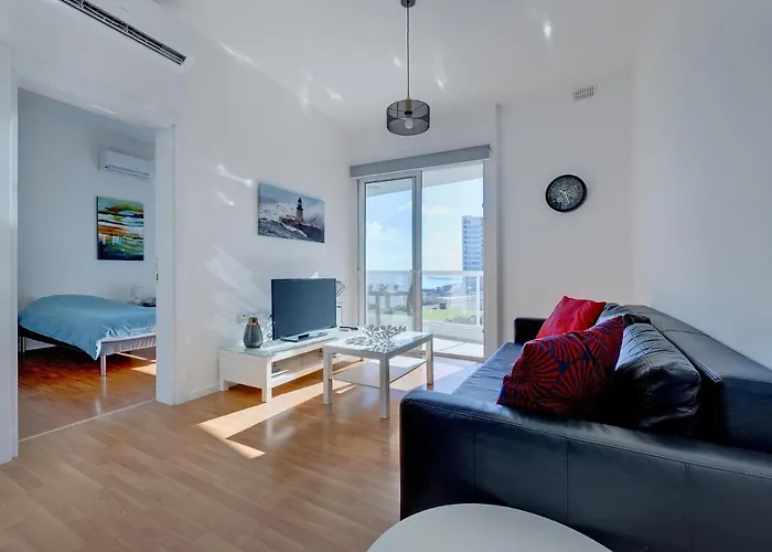 Daire With Stunning Seaviews